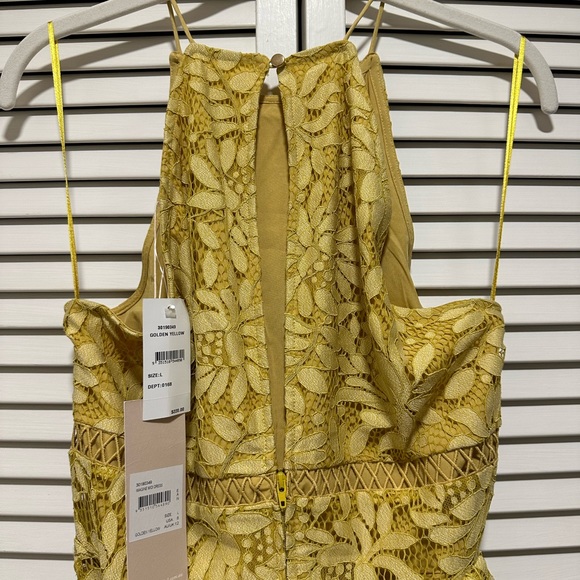 Keepsake Imagine Golden Yellow Lace Midi Dress size L / 8 - Picture 10 of 13
